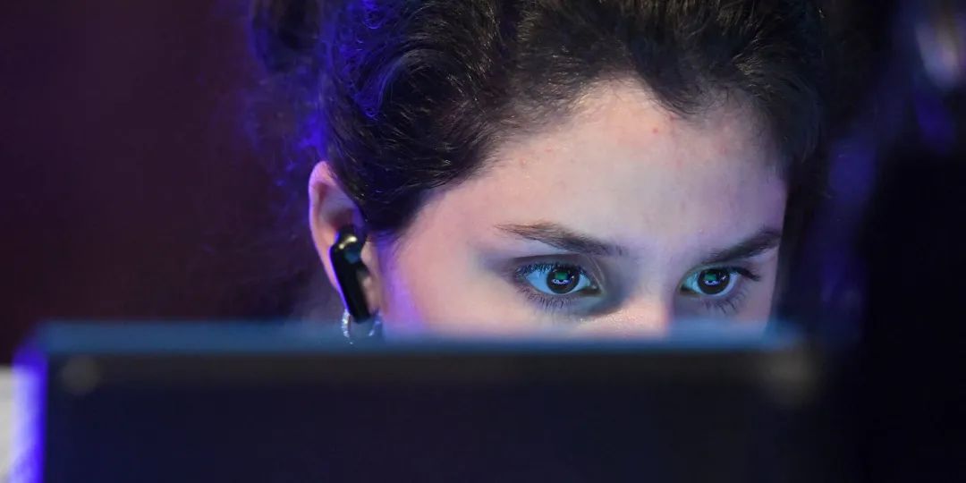 网络暴力、资源不平等，这群女孩在偏见中成长为FIFA电竞选手