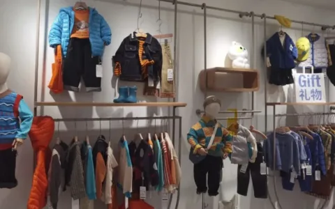 700亿魔幻新生意：直播唯快不破少人知，库存甩到东南亚受欢迎